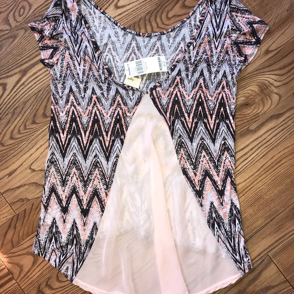 Women’s short sleeve flowing top